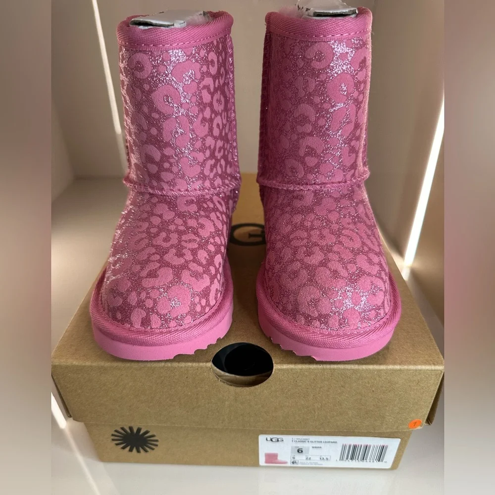 Uggs - Girls' Classic II Glitter Leopard Print Boots - Walker, Toddler - Picture 2 of 7